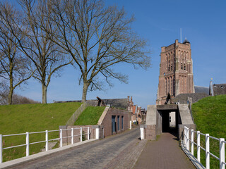Fototapeta premium De Martinuskerk is een middeleeuwse kruiskerk in de vestingstad Woudrichem.