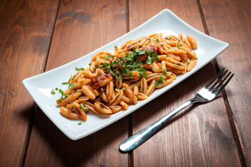 Deliziosi malloreddus conditi con ragu di pesce, pasta tradizionale della Sardegna, Cucina Italiana 