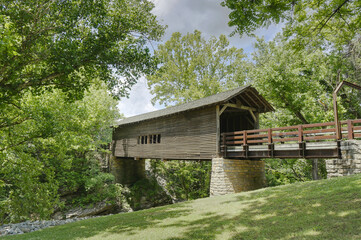 Fototapeta na wymiar An old covered bridge in Tennessee