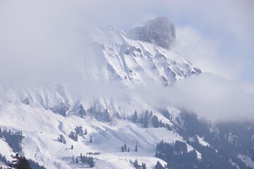 Berge mit Nebel in Marbachegg, Schweiz