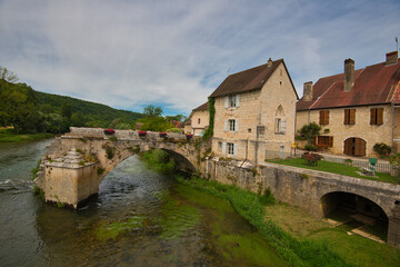 Fototapeta na wymiar Port Lesney im französischen Doubs
