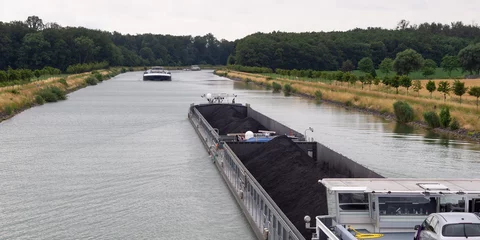 Fotobehang Güterverkehr - Wasserstraßen - Binnenschifffahrt - Massengüter © Gundolf Renze
