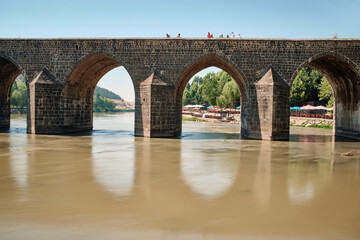 The Dicle Bridge over the river Tigris in Diyarbakir, southeastern Turkey. Called also On Gozlu Kopru, literally Ten Arches Bridge