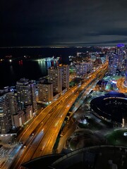Fototapeta na wymiar city at night, traffic at night
