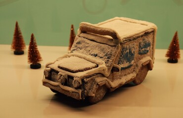 Gingerbread car, home made and really good looking, good size surroundings and cool colors.
snowy Gingerbread car
snow Gingerbread vehicle
Gingerbread build
Gingerbread car building
