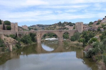 Fototapeta na wymiar ponte medieval