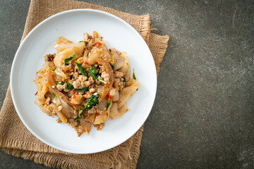 Stir-fried noodle with minced chicken and basil