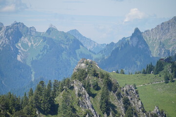 Spannende Grat-Wanderung Oberammergau: Zahn/Sonnenberg/Pürschling: Blick Ri. Tannheimer Tal