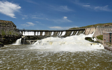 ryan hydroelectric dam on a sunny summer  day, near great falls, montana - obrazy, fototapety, plakaty