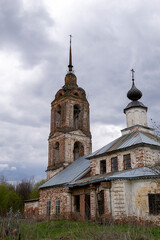 Fototapeta na wymiar rural Orthodox church
