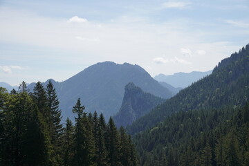 Fototapeta premium Spannende Grat-Wanderung Oberammergau: Blick auf den Kofel