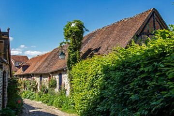 Fototapeta na wymiar Gerberoy, Rue piétonne du village. Picardie. Hauts-de-France 