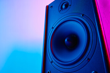 Stereo speaker on purple colored background. Sound audio loud speaker with copy space - obrazy, fototapety, plakaty