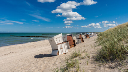 Fototapeta na wymiar Strandkörbe auf dem Strand von Ahrenshoop; Mecklenburg-Vorpommern; Deutschland