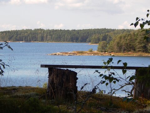 Weitblick auf finnischen See