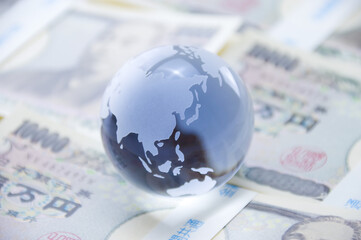 地球儀とお金