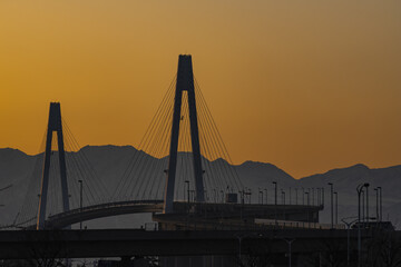 日の出前の新湊大橋
