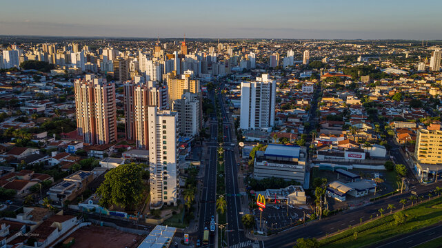 Skyline avenida Alberto Andal&oacute; de S&atilde;o Jos&eacute; do Rio Preto, S&atilde;o Paulo, Brasil.