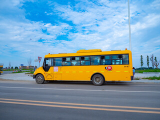 Fototapeta na wymiar Chinese yellow school bus