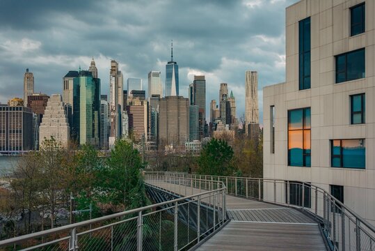 Bridge with view of the Manhattan skyline, Brooklyn Heights, Brooklyn, New York