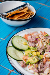 Aguachile con tostadas