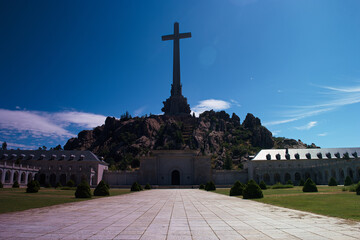 krzyż religia dolina poległych madryt widok drzewa