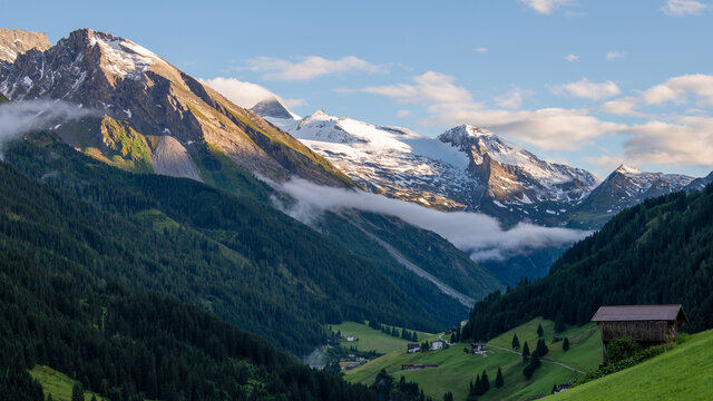 Blick auf den Hintertuxer Gletscher im Zillertal, Tirol, &Ouml;sterreich im Sommer