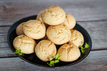 
There is a bowl of delicious cookies on the table.