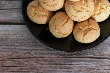 
There is a bowl of delicious cookies on the table.