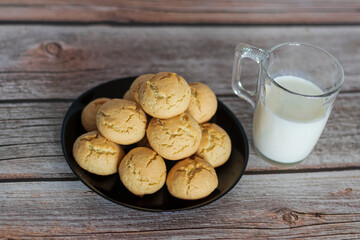 
There is a bowl of delicious cookies on the table.