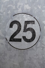Die Zahl 25 in einem Kreis, Schild, Hinweis