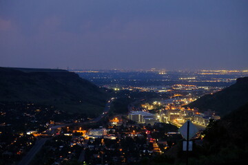 Obraz premium Beautiful Nighttime Mountain View of Golden Colorado
