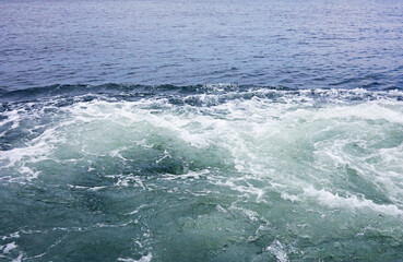 Fototapeta na wymiar 船から見た波の風景