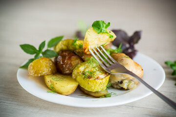 Early baked potatoes with zucchini and chicken