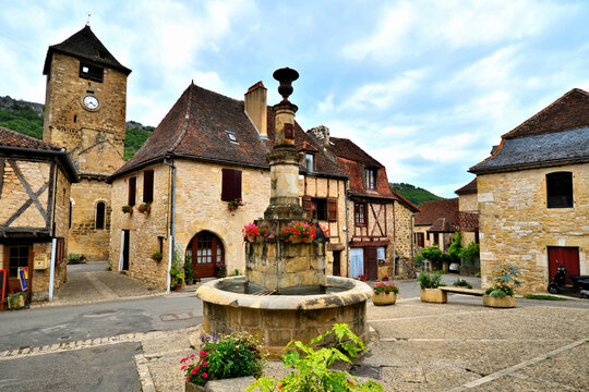Quaint square in the pretty village of Autoire, France