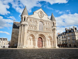 Fototapeta na wymiar Église Notre-Dame-la-Grande de Poitiers
