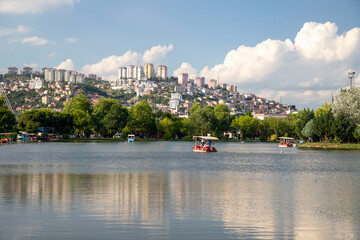 Fototapeta premium Fair lake and city view in Kocaeli (Izmit) center