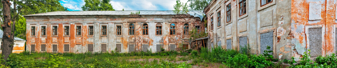 Plakat old ruined building in an abandoned park on a summer day