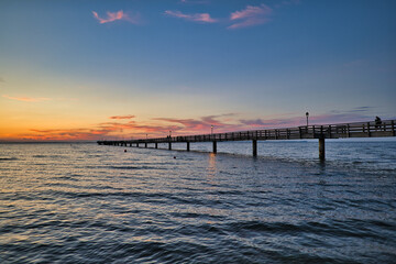 Fototapeta na wymiar Seebrücke im Sonnenuntergang
