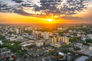 Fototapeta na wymiar Spectacular sunset overlooking the city