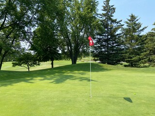 Obraz premium Golf course with flag 