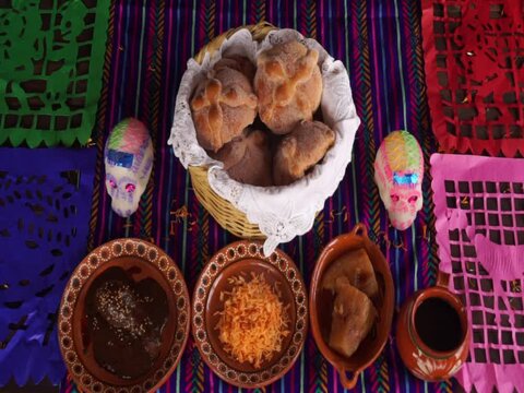 Ofrenda D&iacute;a de muertos en M&eacute;xico