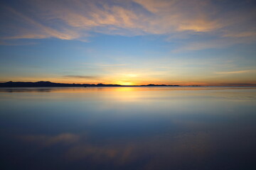 Fototapeta na wymiar Sunrise in Salar de Uyuni salt flat, Bolivia