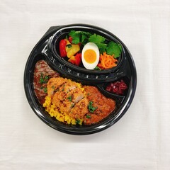 2種カレーのランチボックス