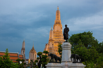 Fototapeta premium Wat Arun Ratchawaram Ratchaworamawihan , Bankok ,Thailand