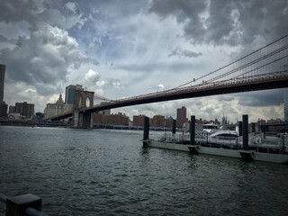 Obraz premium Panoramic view of Brooklyn Bridge and Manhattan skyline in New York City