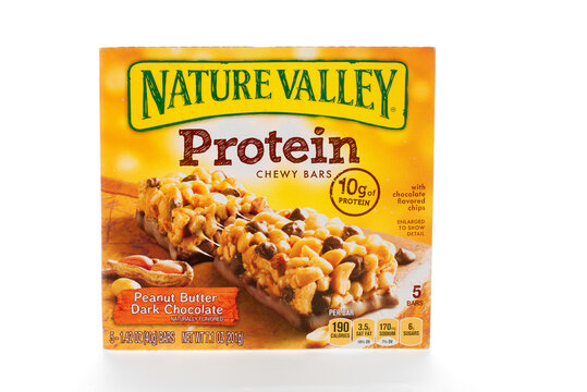 Winneconne, WI - 7 February 2015: Box Of Nature Valley Protein Peanut Butter, Dark Chocolate. Chewy Bars.