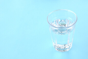 コップに注がれた水
