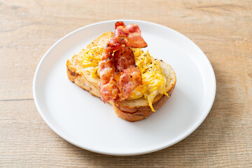 bread toast with scramble egg and bacon