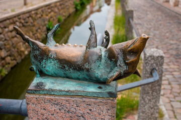 Die lachenden Bronzeschweine, Brücke, Wismar, Mecklenburg-Vorpommern, Deutschland